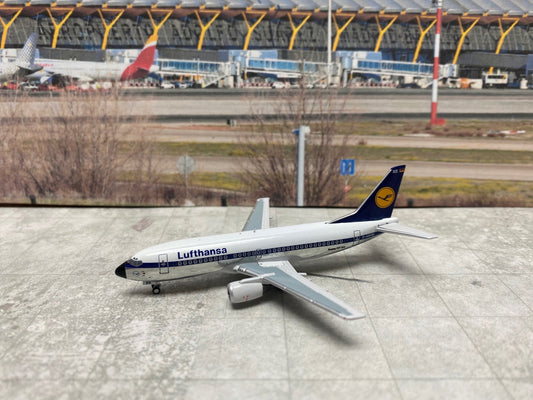 1/400 Lufthansa B 737-300 Miniature Models M4LH733B